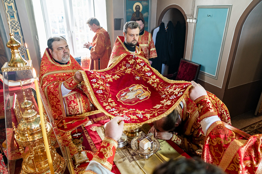 Божественная литургия в Успенском храме села Жилино г.о. Люберцы